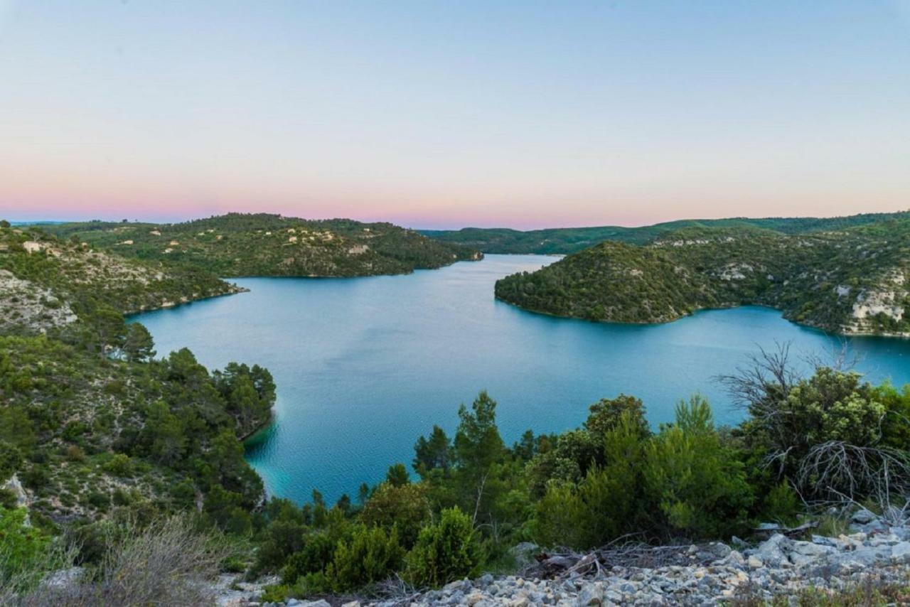 Le gite du grand cèdre - proche des gorges du Verdon Allemagne-en-Provence Extérieur photo